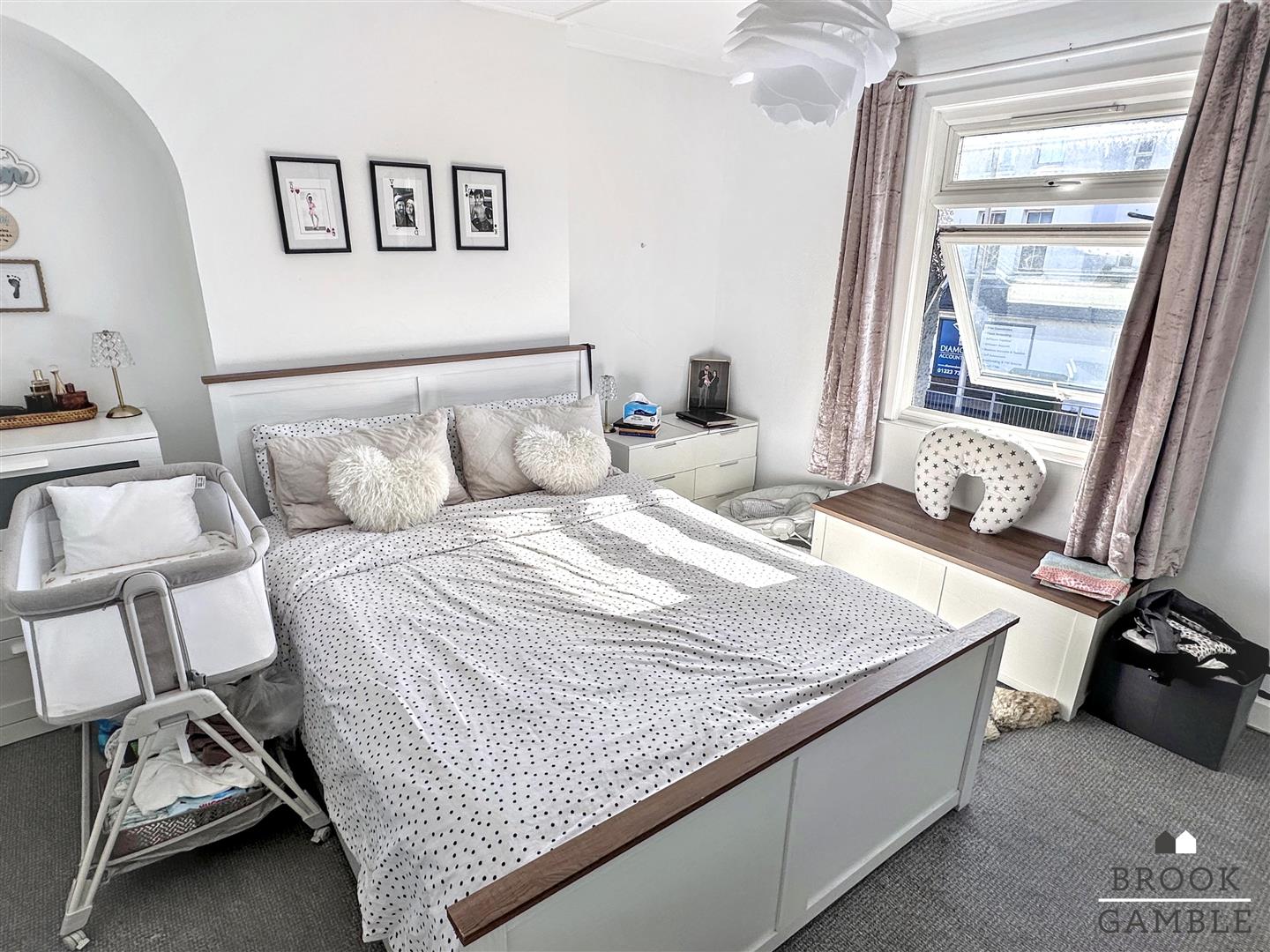 2 Bedroom House - Mid Terrace. Ashford Road in Eastbourne,  11
